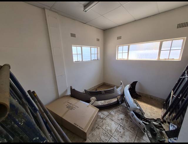 9,600M² WAREHOUSE FOR SALE IN DENVER